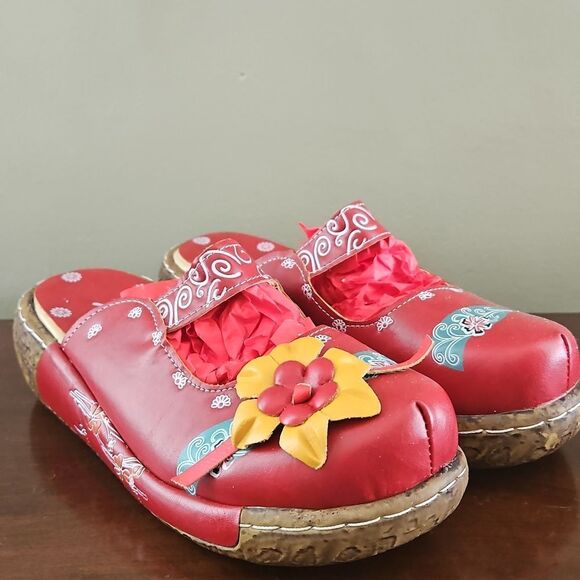 COPY - NWOT Red tribal style flower platform mules. - Picture 1 of 7